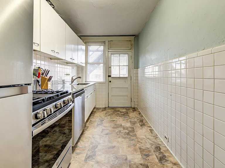 6331 Southwood Ave #2E — Photo 9