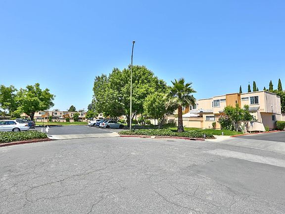2nd image of 2185 Luz Ave