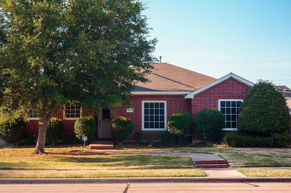 3 bed, 1556 sqft, $2,400 — Photo 1