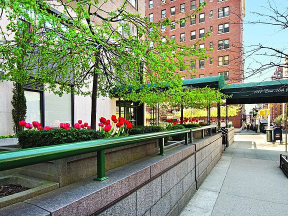3rd image of 137 E 36th St #22C