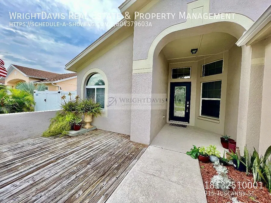 Luxurious 4/3 Brandon Home — Photo 3