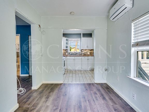 4th image of 213 N Oleander Ave