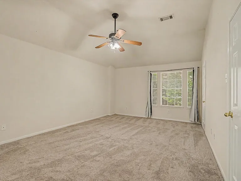 10840 Sycamore Dr N — Photo 27