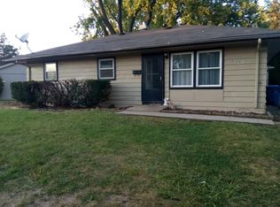 2301 Arrow St, Carpentersville, IL 60110