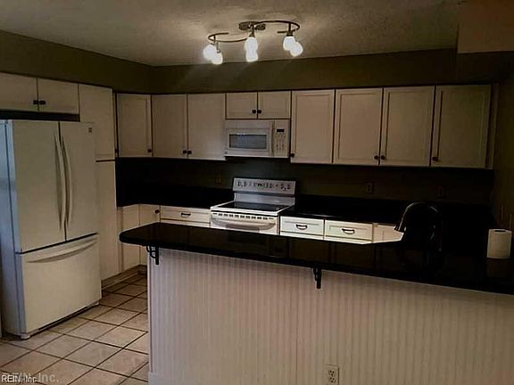 5th image of 3822 Clipper Bay Dr