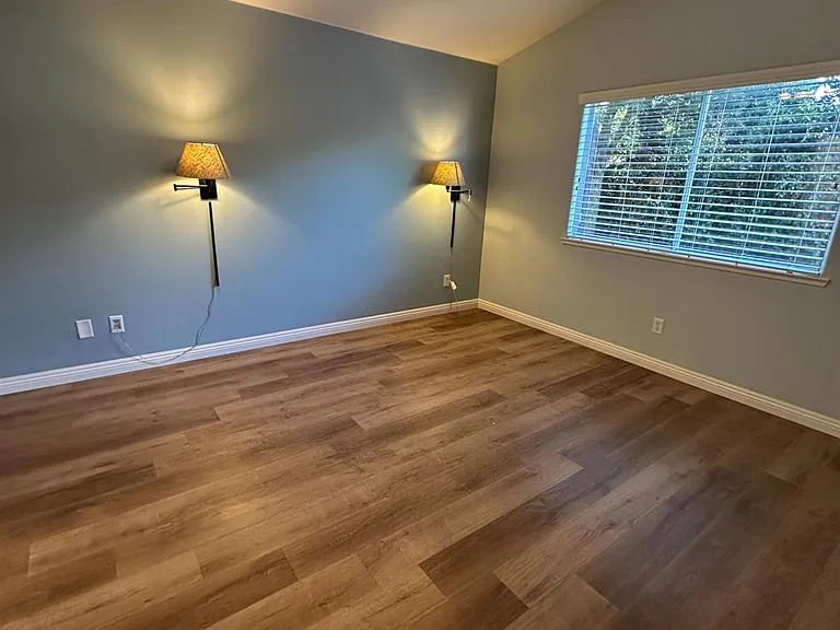 2928 Norwich Ave — Photo 9