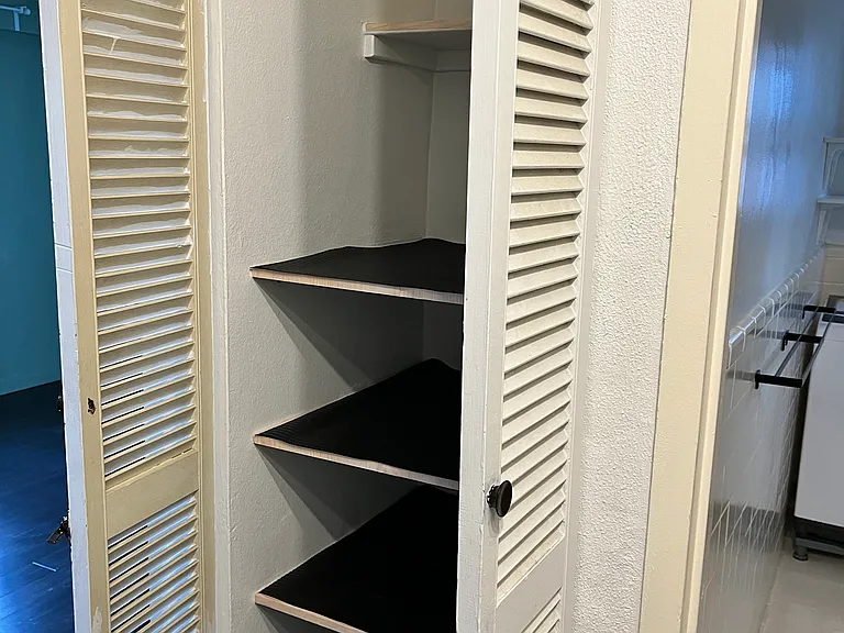 Storage shelf
