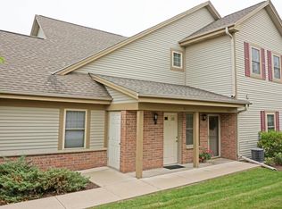 W170N5516 Ridgewood Dr, Menomonee Falls, WI 53051