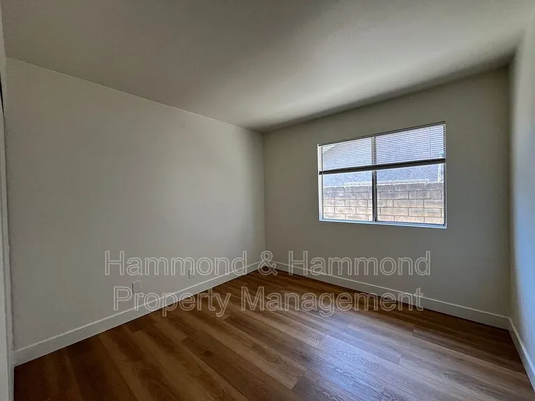 21812 Vintage St — Photo 17