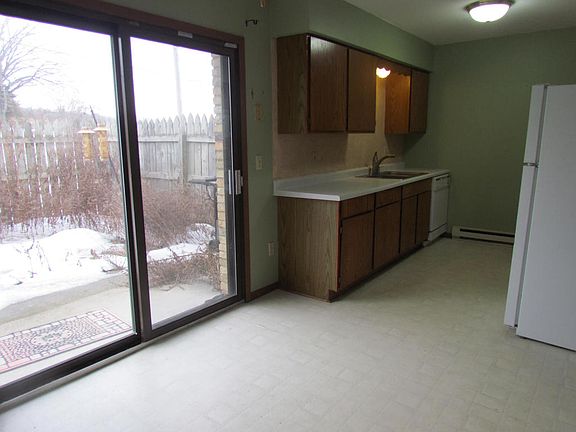 2nd image of 1141 Vogt Dr APT 4