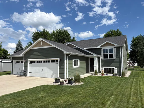 1323 Breckenridge Cir, Brookings, SD 57006