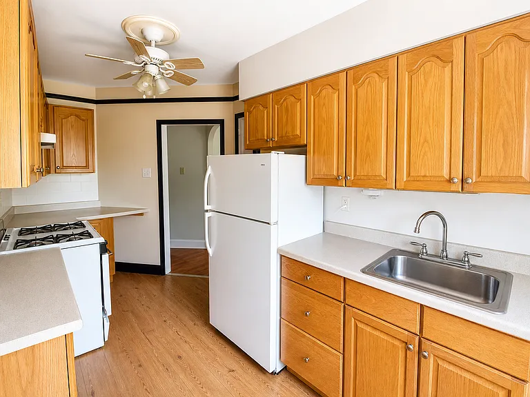 32 Shady Dr W — Photo 2