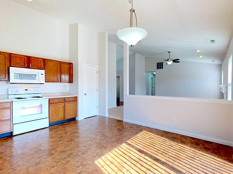 3129 Stratus Dr — Photo 5