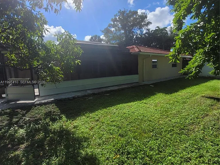 22028 Acapulco Ct — Photo 32