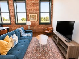 403 W 4th St N