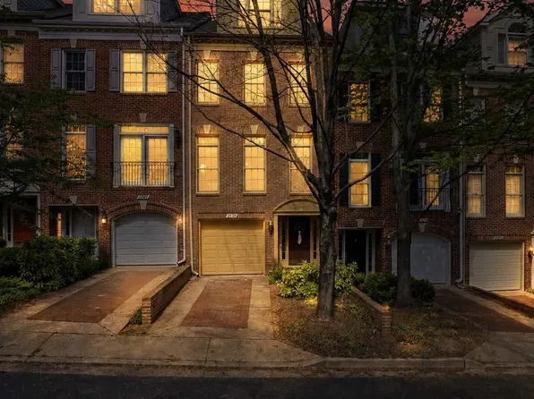 2139 N Pierce Ct, Arlington, VA 22209