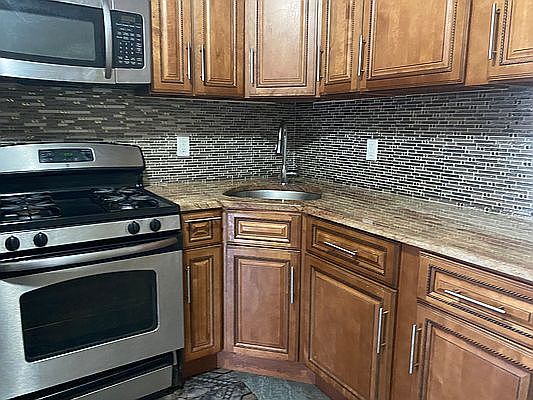 4th image of 1457 E 84th St #1
