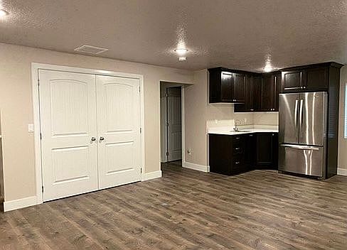 5th image of 173 E Fiddlers Canyon Rd