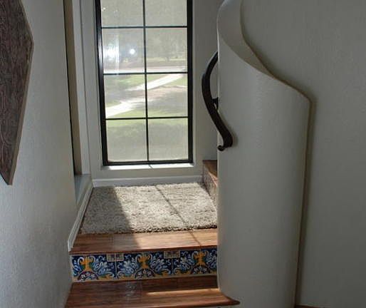 5th image of 925 N College Ave