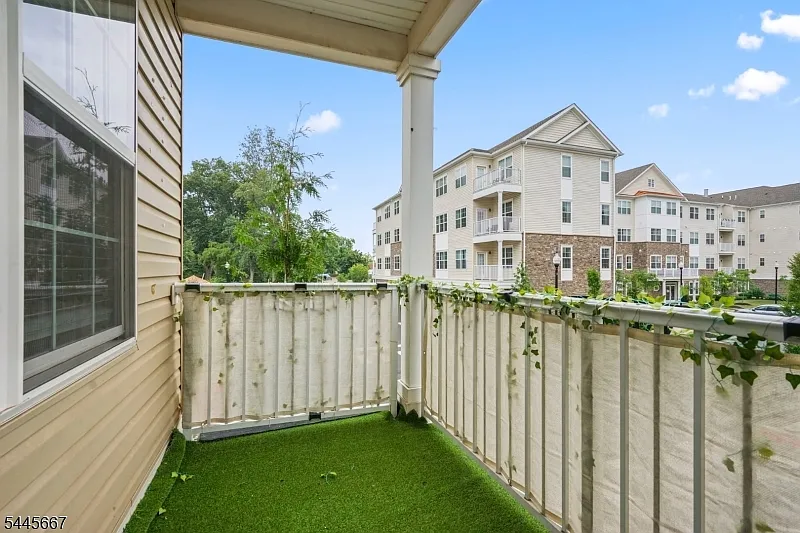 2 bed, 2.5 bath, 1557 sqft, $3,200 — Photo 3