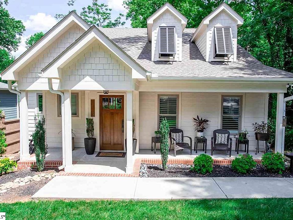 1st image of 113 Hillcrest Cir
