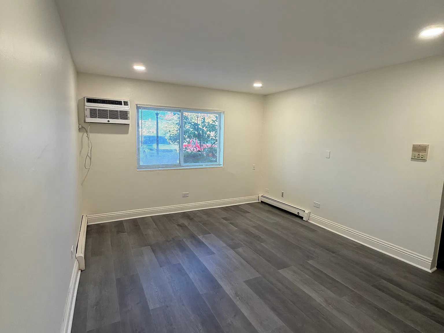 1 bed, 700 sqft, $1,600 — Photo 3