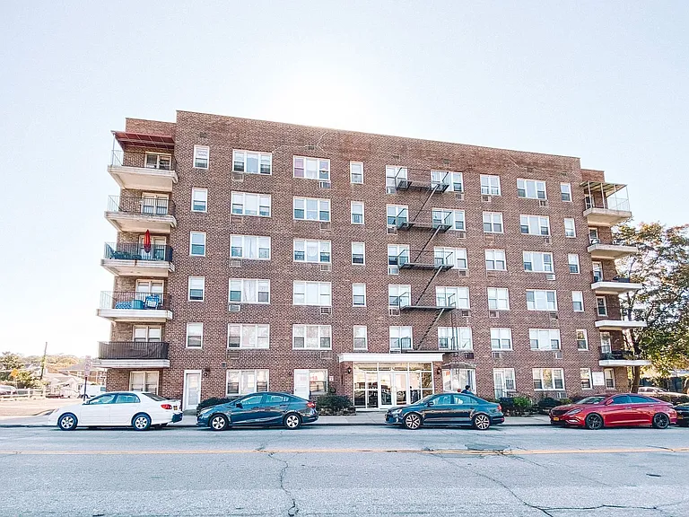 675 McLean Ave — Photo 10