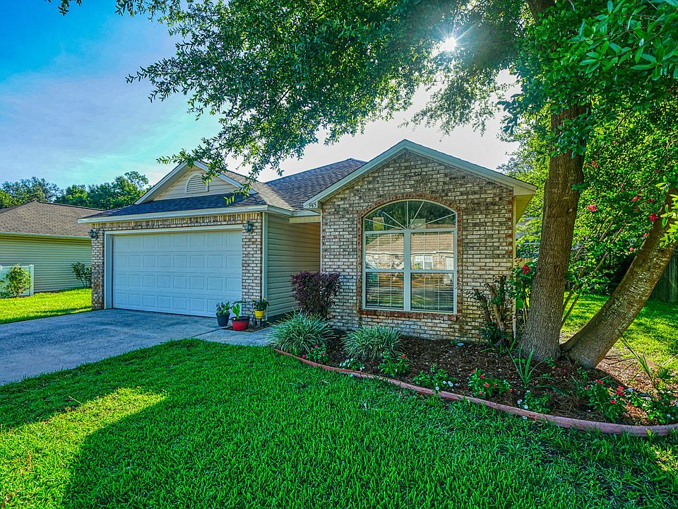 1st image of 945 Scenic Oak Ln
