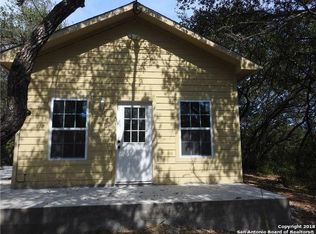 141 Akin Ln, Rockport, TX 78382