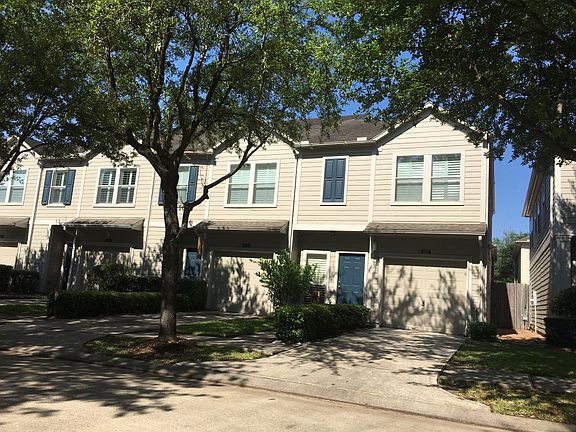 3rd image of 923 W Heights Hollow Ln