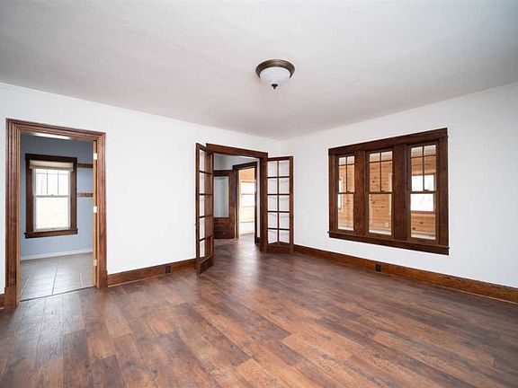 5th image of 2012 Cumberland St
