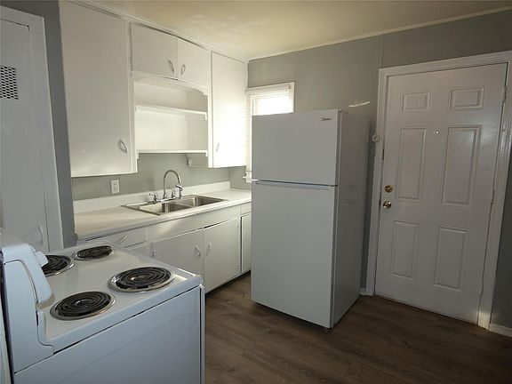 4th image of 1326 Graham St