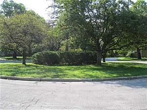 2nd image of 8 Woodbrook Dr APT 5