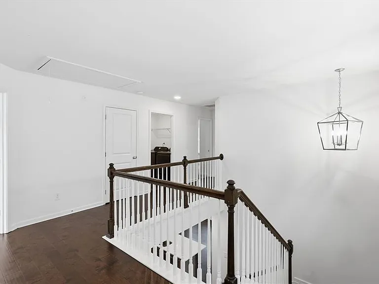 586 Morrow Ln SW — Photo 13