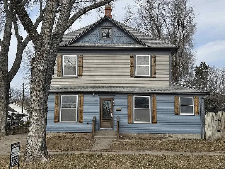 NE 7th St — Photo 1