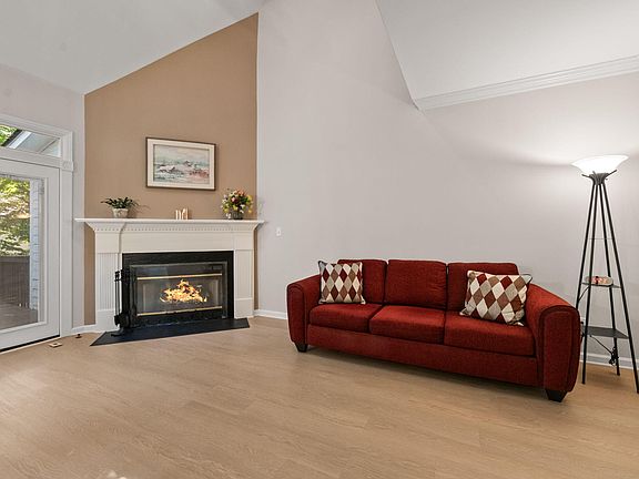 3rd image of 324 Vinca Cir