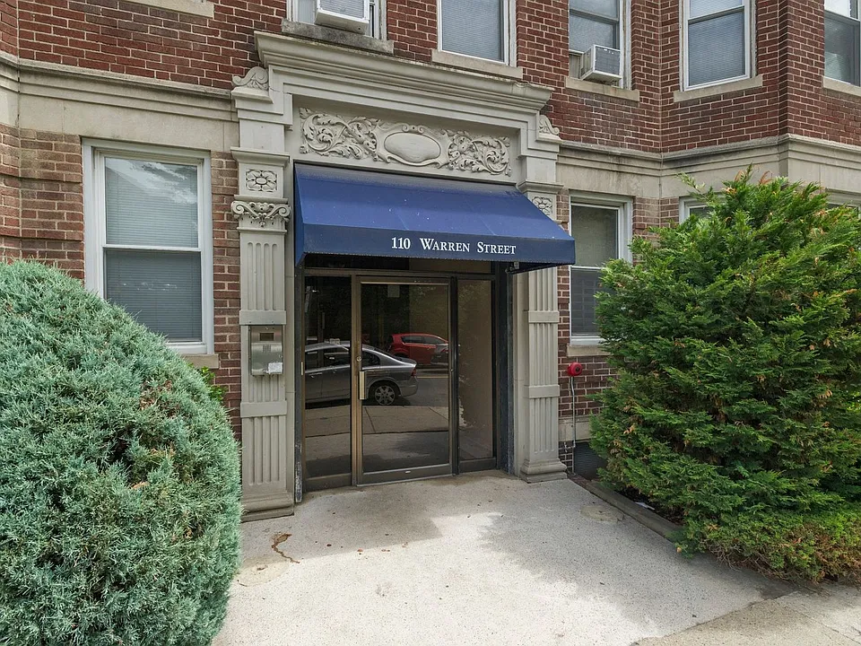 110 Warren St #18