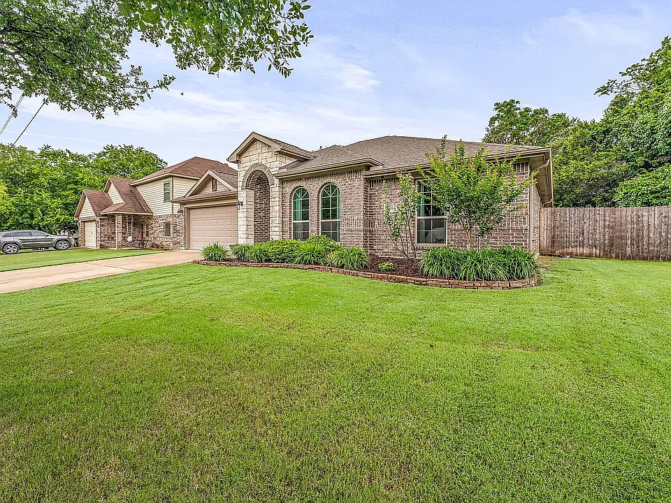 Building Photo - 4304 Lucero Dr