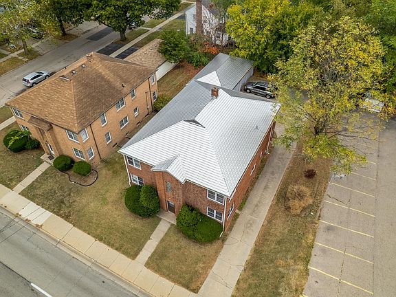 3rd image of 2121 Auburn St