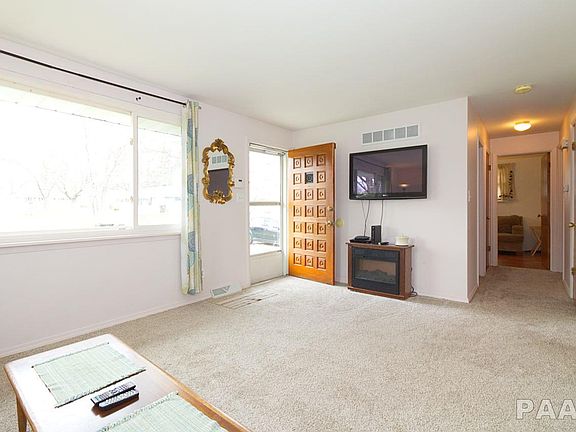 3rd image of 2300 W Cindy Ln