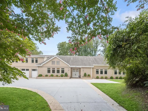 9744 The Corral Dr, Potomac, MD 20854