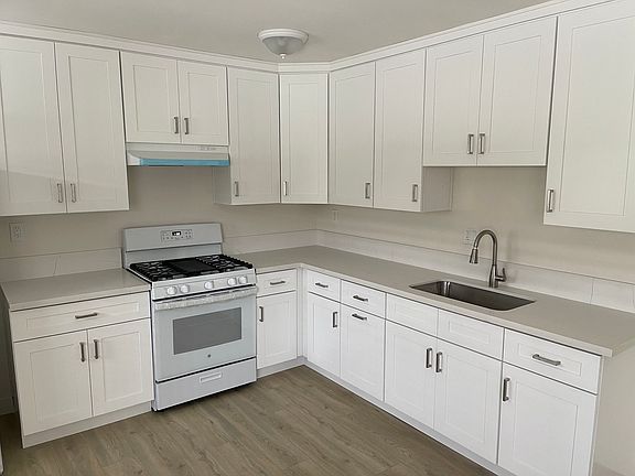 2nd image of 3760 Jasmine Ave APT 3