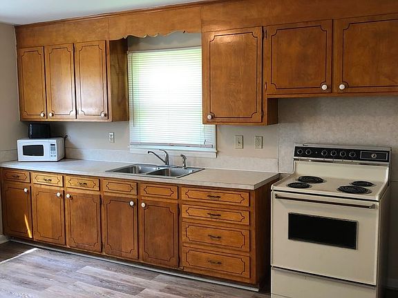 4th image of 617 Separk Cir