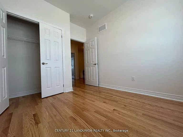 111 Mumbai Dr — Photo 14