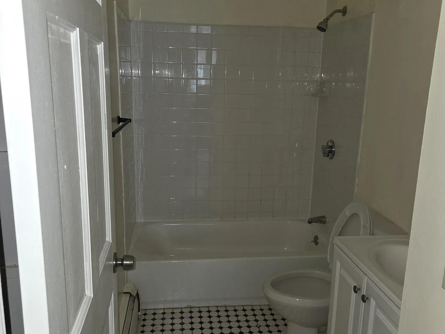 3 bed, 1000 sqft, $2,700 — Photo 1