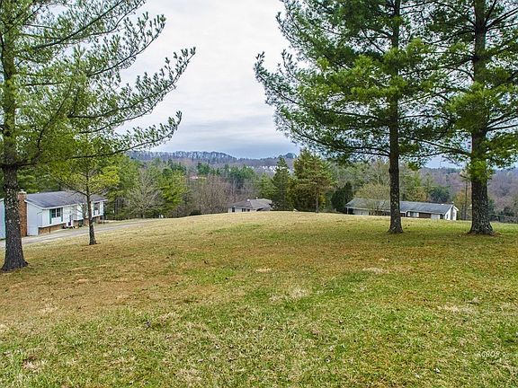 3rd image of Wonder Hills Dr