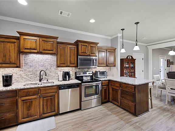 2nd image of 213 Cobblestone Ct