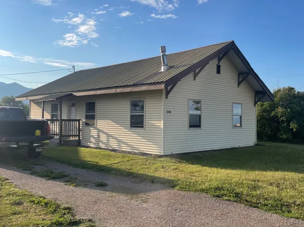 42402 Montana Ave, Pablo, MT 59855