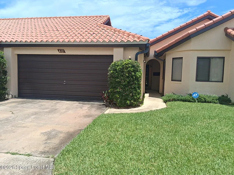 613 Manatee Dr — Photo 40
