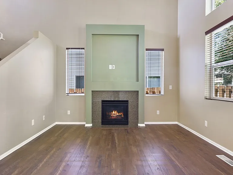 1094 Ebbets Dr SW — Photo 5